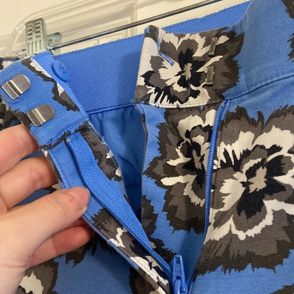 Lane Bryant Blue Floral Capris - Picture 4 of 8